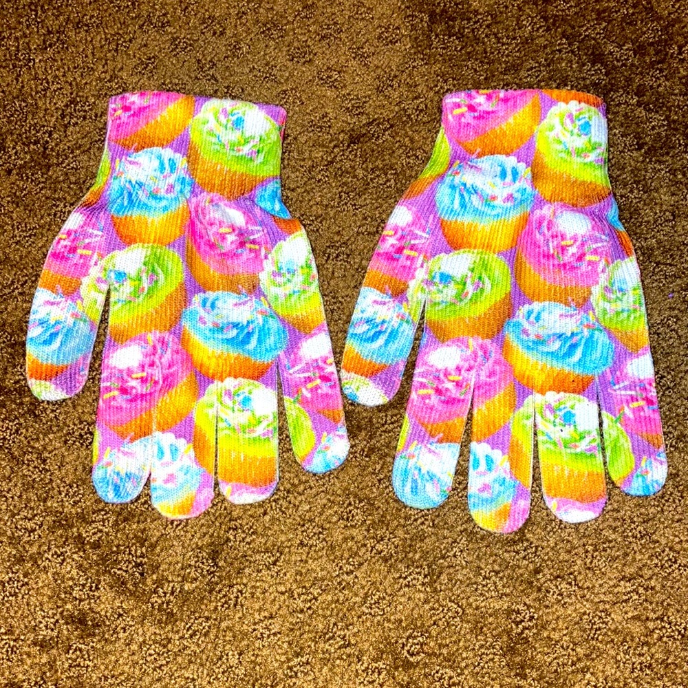 Cupcake gloves are an adorable cute theme, great for a birthday EUC